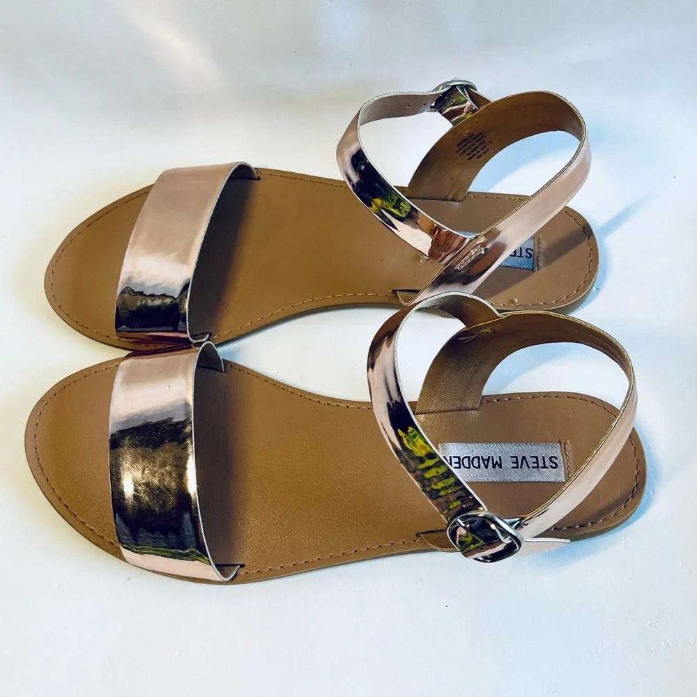 Steve Madden DONDOI Sandals Rose Gold Metallic Look Wide Strap SZ 8 Rubber Soles